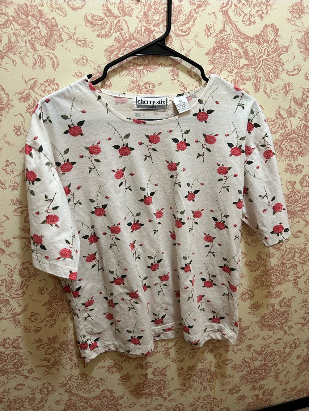 Y2K/90s Cherry Stix Cream Floral Short-Sleeve Top with Red Roses